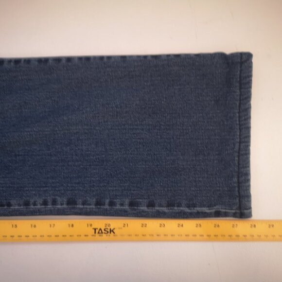 Wind River Ladies Fleece Lined Medium Wash Classic Fit Blue Jeans - Picture 13 of 13